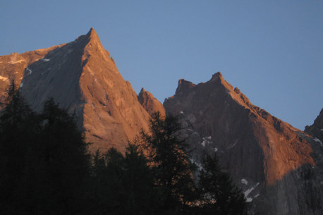 BERGFÜHRER FIAMMA: KLETTERN AN DER FIAMMA, ALBIGNA - Pure Alpine -  Bergführer Grindelwald